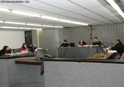 Justiça determina que Município de Jaguaretama reintegre servidora demitida ilegalmente