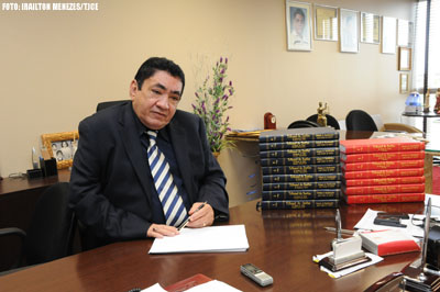 Des. Jucid Peixoto encaminha processo da greve dos professores ao Órgão Especial do TJCE