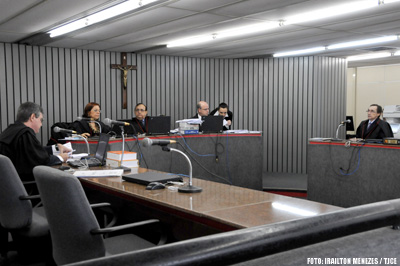 Babá acusada de agredir criança tem habeas corpus negado