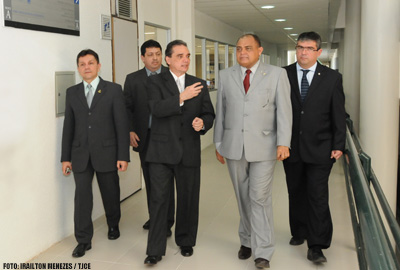 Comissão visita instalações do Fórum Clóvis Beviláqua para reforçar segurança