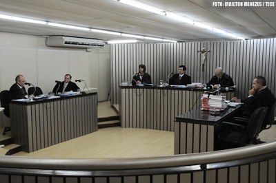 BV Financeira é condenada a indenizar consumidora por não liberar transferência de veículo