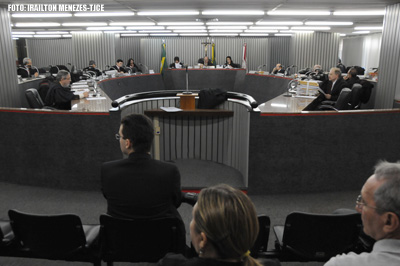 Justiça condena empresa a pagar 30 salários mínimos por uso indevido do nome de farmacêutico