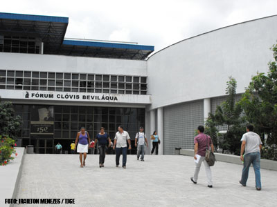 Depoimento de PM acusado de pistolagem é adiado a pedido da defesa por motivo de saúde