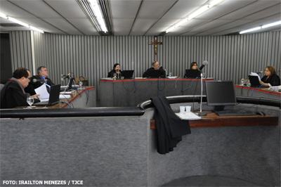 8ª Câmara Cível condena Município de Jaguaribara a indenizar vítimas de acidente