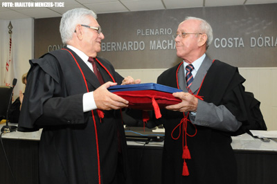 Desembargador Haroldo Rodrigues recebe homenagens durante sessão do Pleno