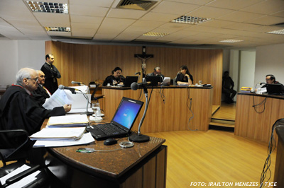 Casal que teve cartão clonado ganha na Justiça indenização por danos morais e materiais