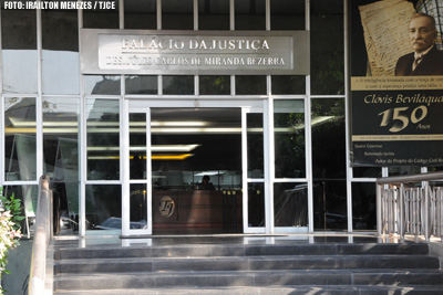 Presidência do TJCE define critérios para implementar gratificação aos servidores