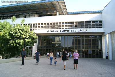 Faculdade de Ciências Religiosas e Filosofia deve indenizar aluna que sofreu danos morais