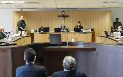 Pedreiro receberá R$ 10 mil de indenização da ACCCard por descontos indevidos no salário