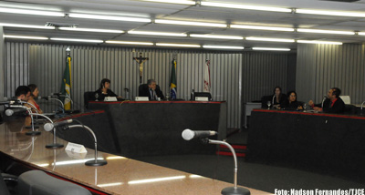 Des. Ademar Mendes Bezerra preside sessão que concede aumento salarial aos professores de Trairi