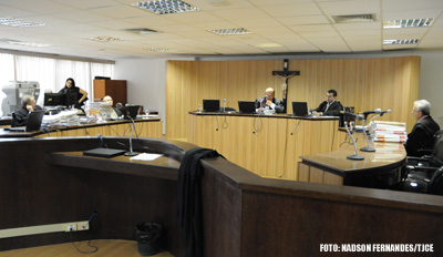 Município de Piquet Carneiro deve pagar salário mínimo a nove servidores