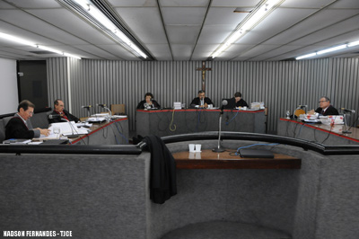 Empresa de táxi aéreo deve indenizar vítimas de acidente por queda de avião