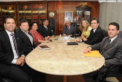 Presidente do TJCE recebe nova diretoria da ACM e grupo de magistrados