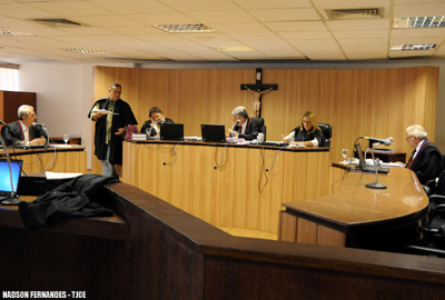 Operador de telemarketing receberá indenização por ter sido demitido após contrair doença auditiva