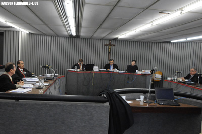 Casal que teve parto de trigêmeos negado receberá indenização de R$ 15 mil da Hapvida