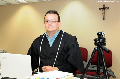 Juiz Michel Pinheiro preside nesta quinta-feira julgamento de acusado de matar vendedora de carros