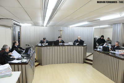 Empresa de telefonia é condenada a indenizar cliente por cobrar serviço não prestado