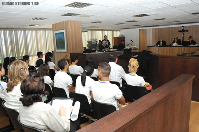Estudantes de escola pública visitam Tribunal de Justiça do Ceará