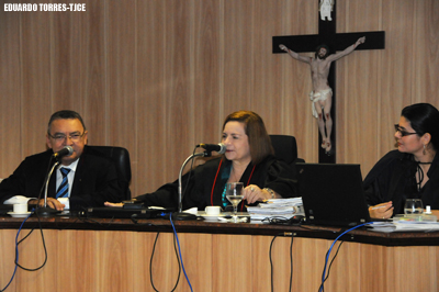 Banco Itaú é condenado a indenizar professor que recebeu mandado de busca e apreensão indevido