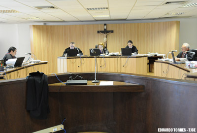 Empresa de turismo é condenada a pagar  R$ 5 mil por não reservar voo de clientes