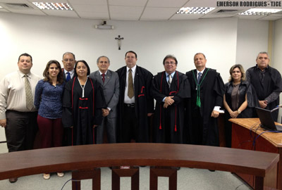 Desembargador Francisco Gomes de Moura prestigia sessão da 3ª Turma Recursal