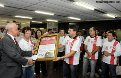 Presidente do Tribunal de Justiça do Ceará recebe homenagem do Sindicato dos Servidores