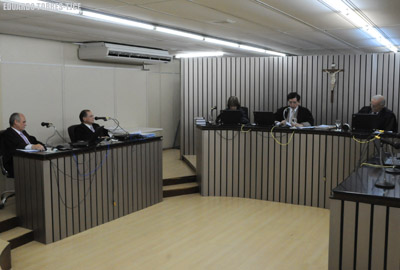 Companhia de seguros deve indenizar cliente por negar pagamento de apólice