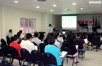 Juízes e oficiais de Justiça de Maracanaú participam de curso para operar novo sistema de mandados