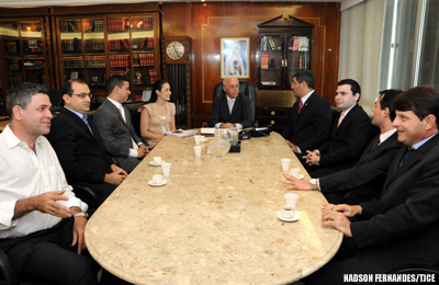 Magistrados e presidente do TJCE firmam acordo para evitar que comarcas fiquem sem juiz