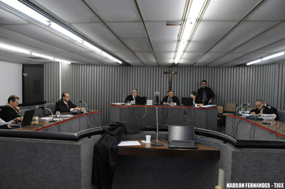 Empresa de ônibus deve indenizar motoqueiro vítima de acidente