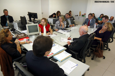 Comissão que apura exploração sexual de crianças e adolescentes visita o Fórum Clóvis Beviláqua