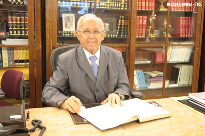 Desembargador José Arísio Lopes da Costa assume interinamente o Governo do Ceará