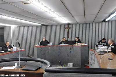 Banco Itaú deve pagar mais de R$ 33 mil por desconto indevido na conta de cliente