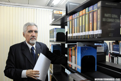 Desembargador Filgueira Mendes faz doação de livros raros para Biblioteca do Tribunal de Justiça