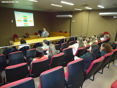 Curso sobre inserção social de presos e egressos do sistema carcerário é ministrado no Fórum