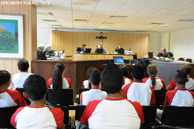 Estudantes da rede municipal visitam Tribunal de Justiça do Ceará