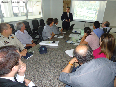 Diretor do Fórum Clóvis Beviláqua recebe proposta para o trânsito no entorno do prédio