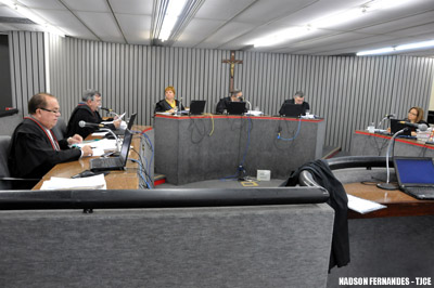 Município de Quixadá e dois médicos devem indenizar mulher por diagnóstico errado de gravidez