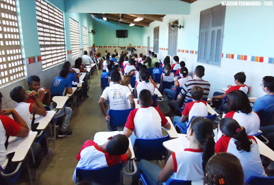 Juíza alerta alunos de escola municipal sobre consequências do uso de drogas