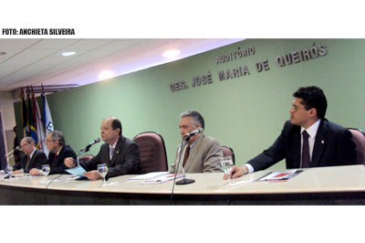 Desembargador Francisco Filgueira Mendes profere discurso durante evento na Esmec