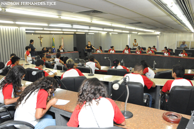 Estudantes da rede municipal de ensino conhecem  funcionamento do Tribunal de Justiça do Ceará