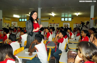 Juíza profere palestra para alunos de escola municipal