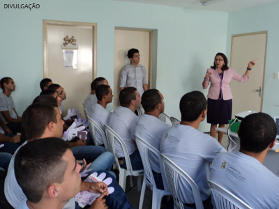 Juizado da Mulher promove palestra para integrantes do curso de formação da Polícia Militar