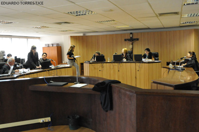 Plano de saúde deve pagar indenização por não autorizar cirurgia