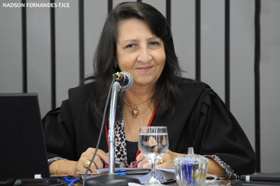 Desembargadora Vera Lúcia Correia Lima motiva equipe e julga mais de 7 mil ações em 3 anos e meio