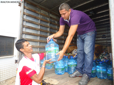 Fórum Clóvis Beviláqua doa 687 litros de água para vítimas da seca no Estado