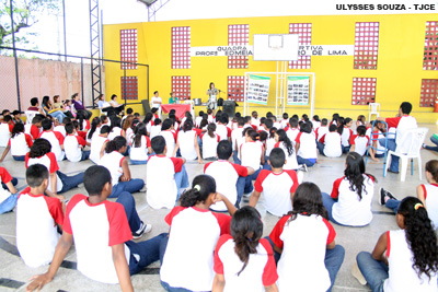 Juíza da Vara de Família profere palestra para alunos de escola municipal