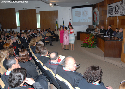 Desa. Vera Lúcia Correia Lima é homenageada com a Medalha “Amigo do Ministério Público”