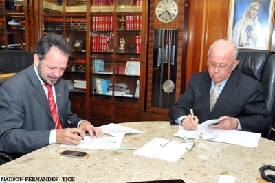 Presidentes do TJCE e da Câmara firmam convênio para exibição do programa da Justiça cearense