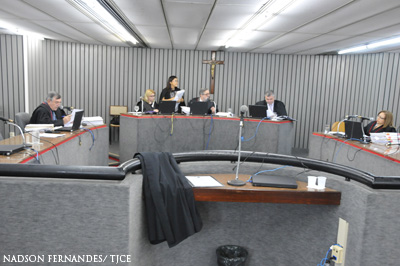 Companhia aérea deve reembolsar clientes por propaganda enganosa